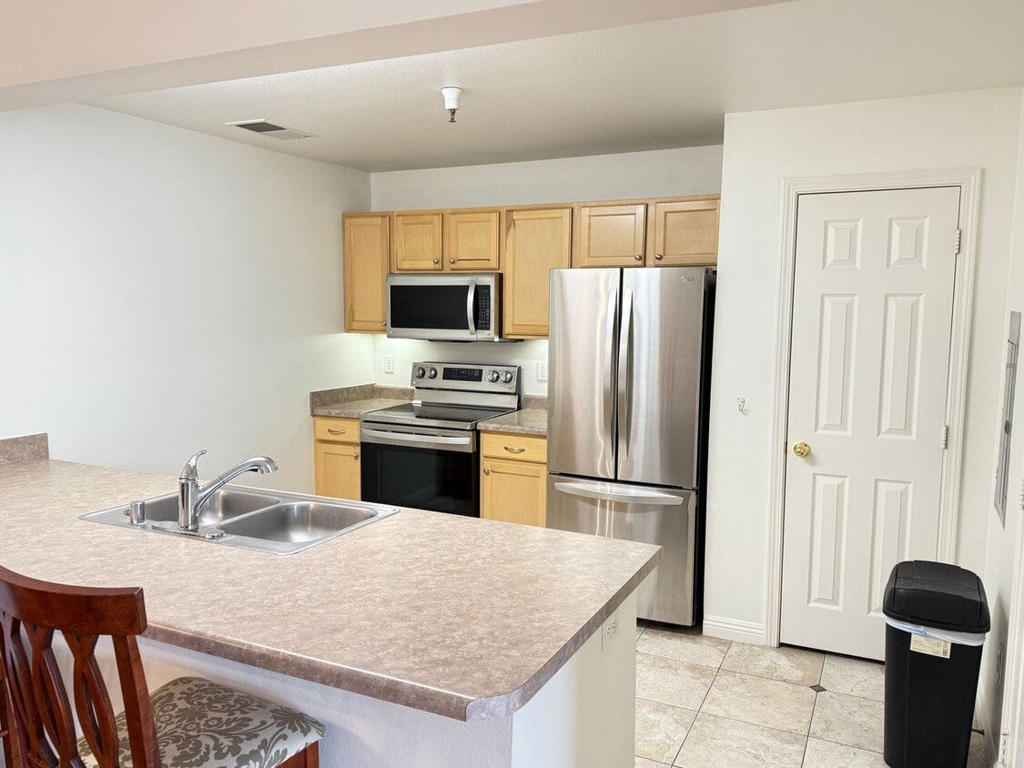 Primary Photo - 2 Bedrooms with 2 Bathrooms at the Edge at...