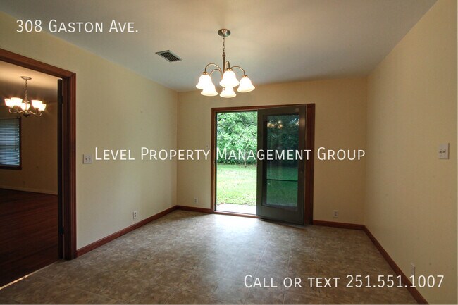 Foto del edificio - 308 Gaston Ave