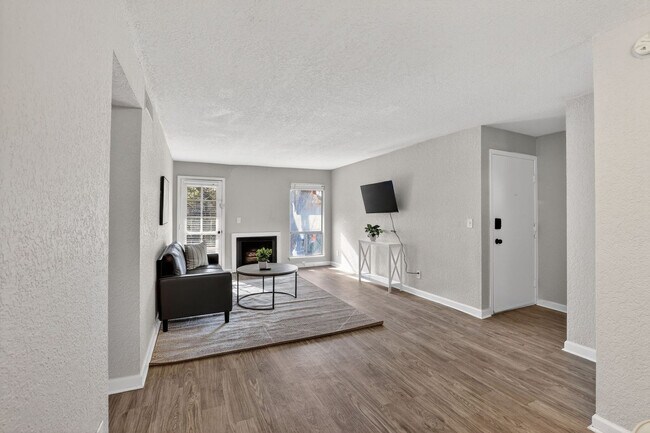 Foto del edificio - 8312 Hillcrest Rd
