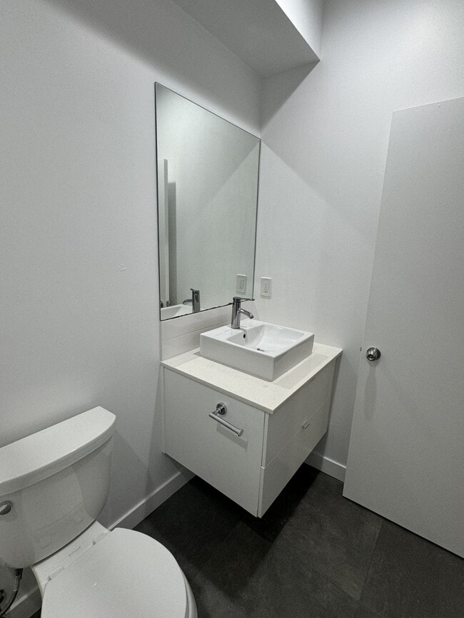 Building Photo - 2311 SE 11th Ave