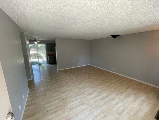 Foto del edificio - Hard to find 3 bedroom 2, bathroom.