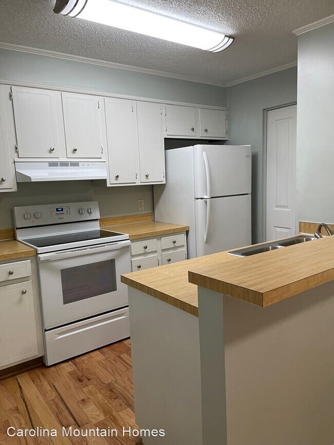 Building Photo - 2 br, 1.5 bath House - 100 Smoke Rise Circle