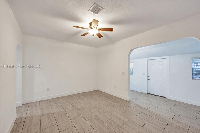 Foto del edificio - 4718 NW 15th Ave