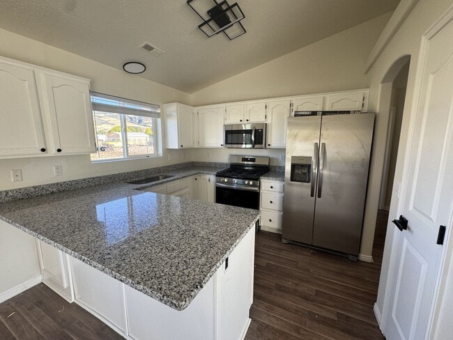 Building Photo - Ranch Rambler in Enoch