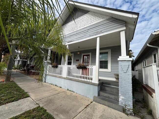 Building Photo - 2121 W Spruce St