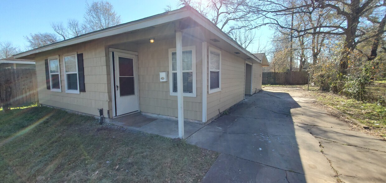 Foto principal - 5006 Chennault Rd