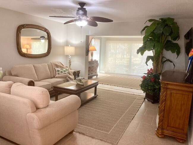 Foto del edificio - 11449 W Bayshore Dr