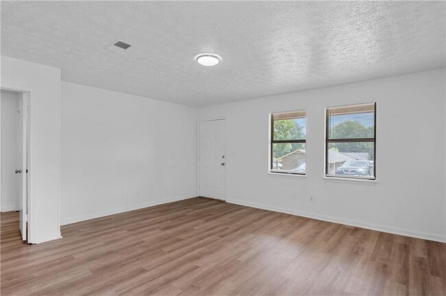 Building Photo - 113 Tanglewood Dr