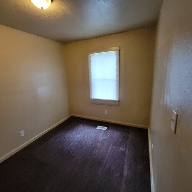 Foto del edificio - 4BR/1.5BATH House near Fairgrounds!