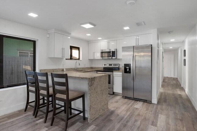 Foto del edificio - 836 SW 13th Ct