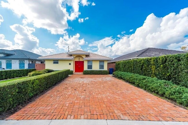 Building Photo - 4370 SW 82nd Ave