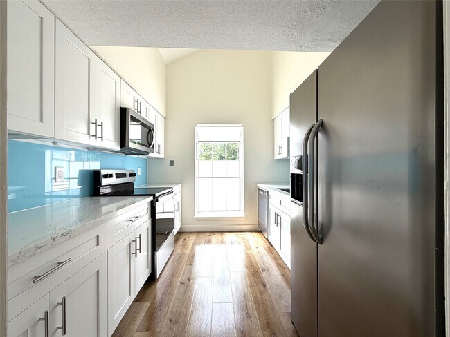 Foto del edificio - 9809 Richmond Ave