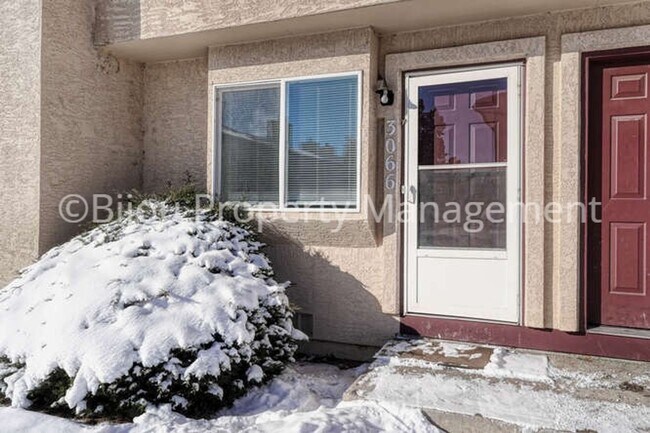 Foto del edificio - Completely Renovated Townhome