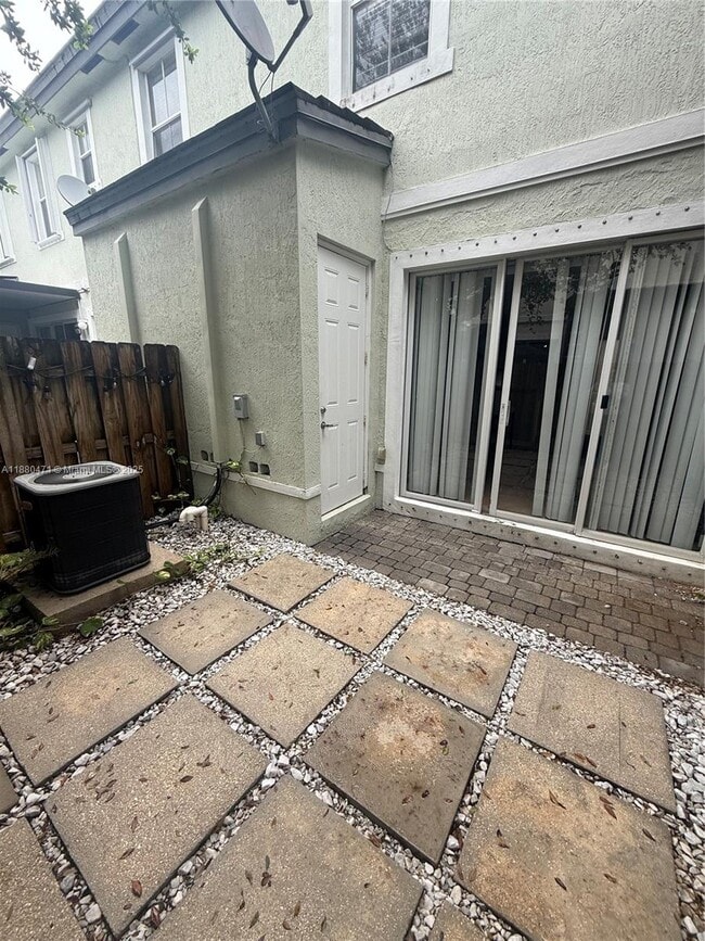 Building Photo - 152 SE 29th Ave