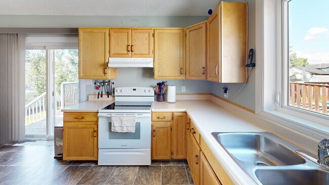 Building Photo - 6406 Poplar Dr