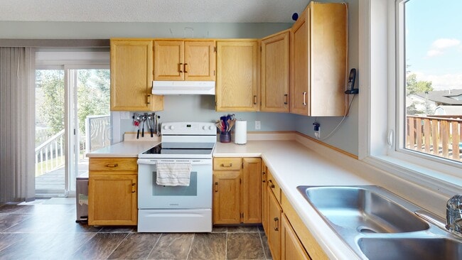 Photo du bâtiment - 6406 Poplar Dr