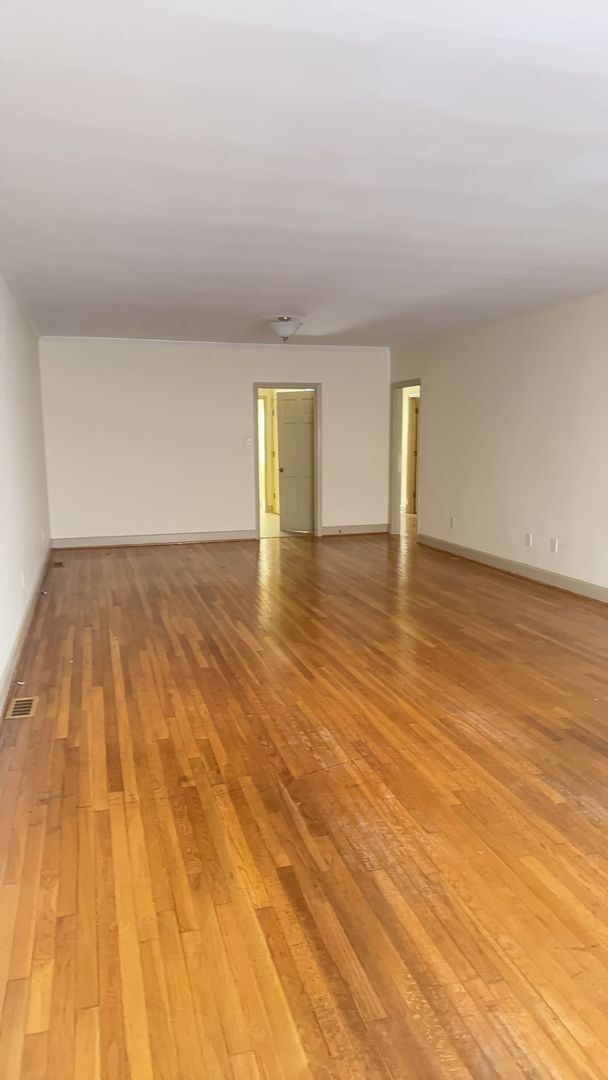 Foto del edificio - Location, Location!