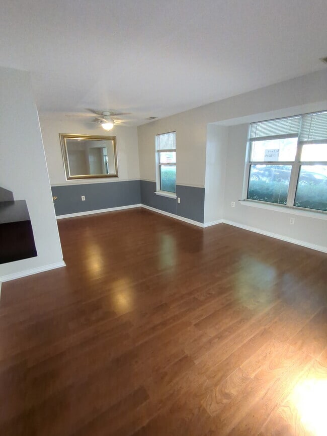 Building Photo - 818 Rubel Ave
