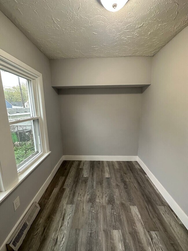 Building Photo - 4bd Single Garfield Cash Pay