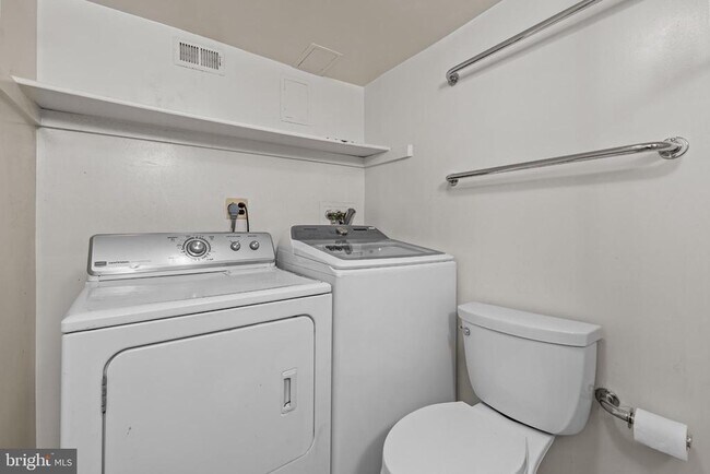 Foto del edificio - 3061 S Woodrow St