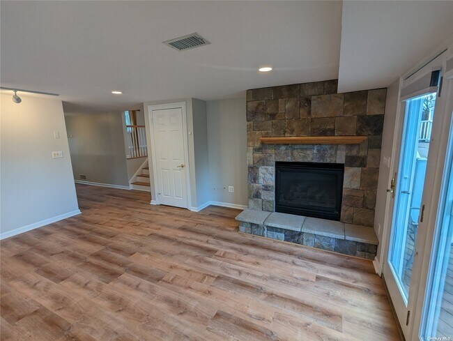 Building Photo - 19 Comanche Ln