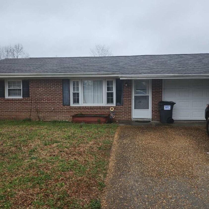 Primary Photo - 114 Norge Ln
