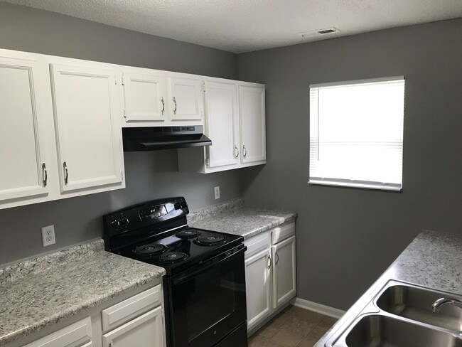 Building Photo - East side - 3 bedroom home
