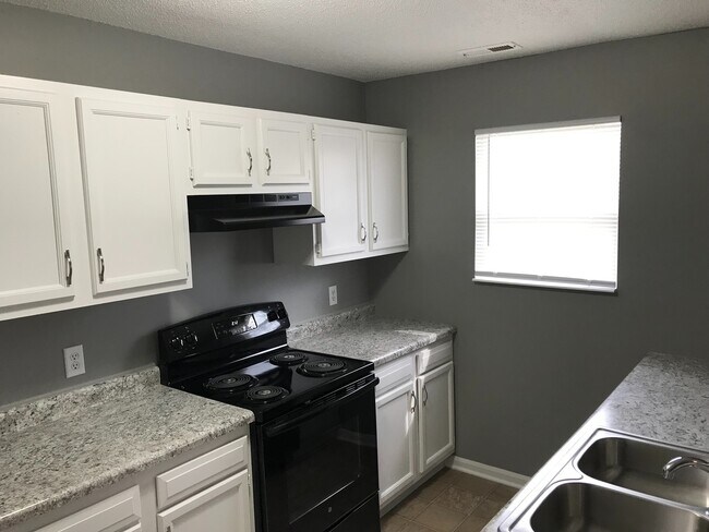Foto del edificio - East side - 3 bedroom home