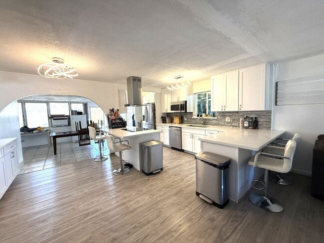 Foto del edificio - Ewa Beach- 8 bedrooms/4 baths/Carport/Spac...