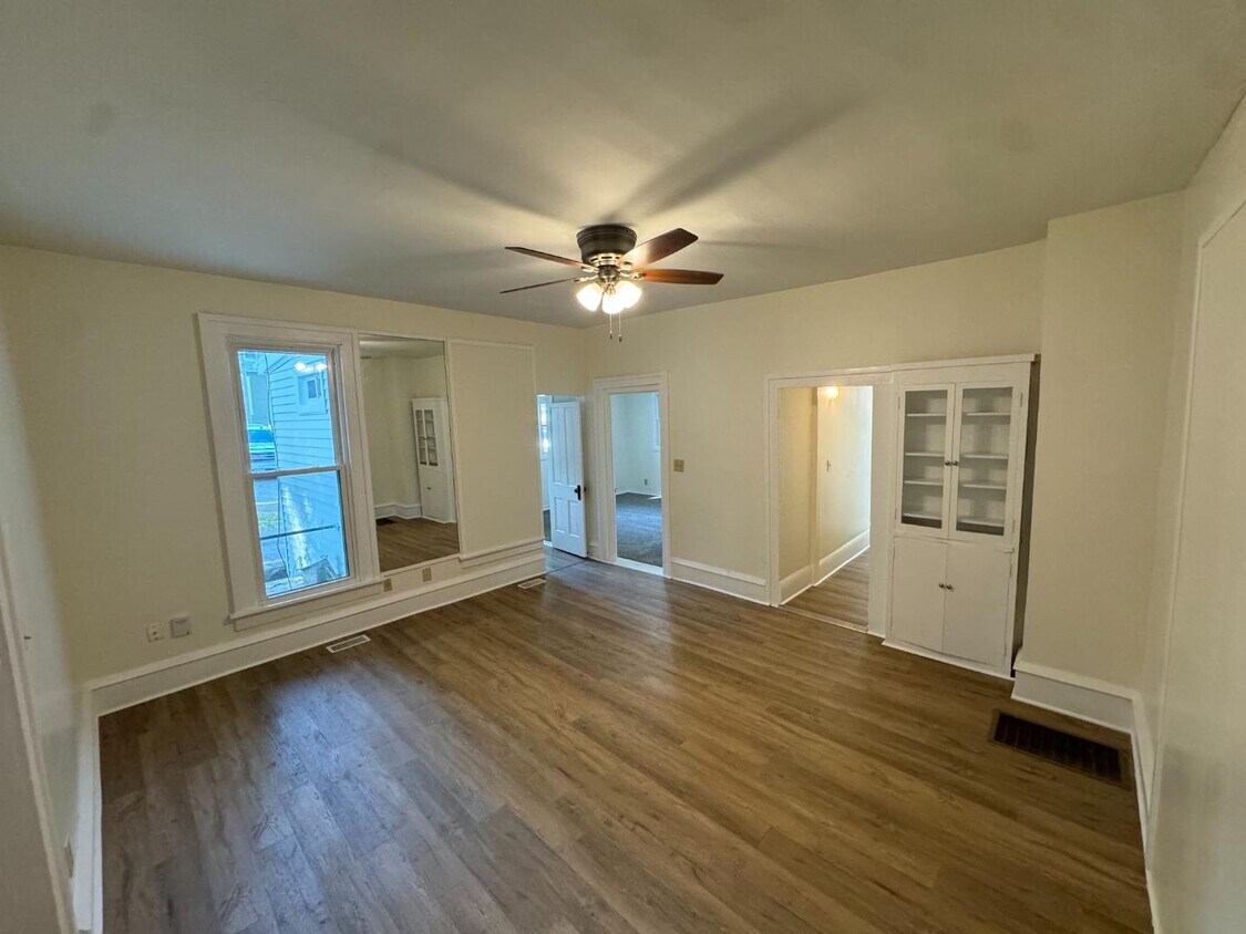 Foto principal - 1007 N Prairie St