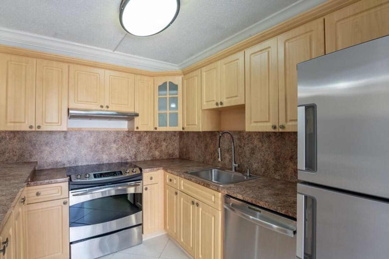 Photo - 1700 Embassy Drive 305, West Palm Beach, FL 33401