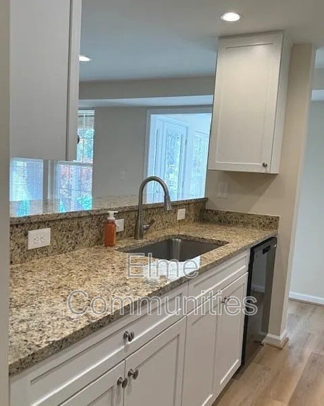 Foto del edificio - 6335 Greenfield Rd