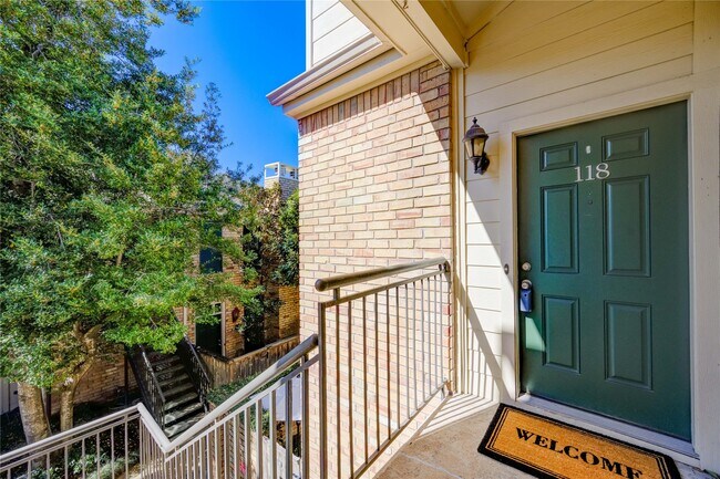 Foto del edificio - 4000 Purdue St