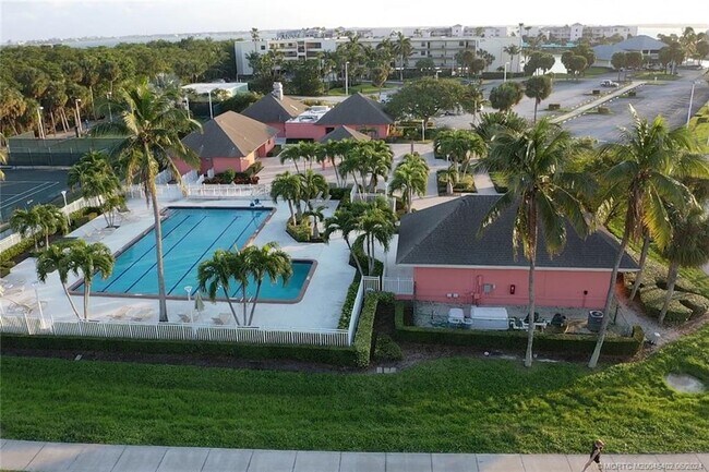 Foto del edificio - 221 NE Plantation Rd