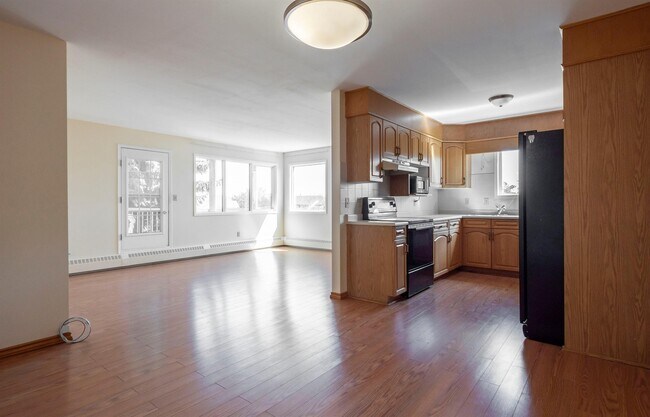 Photo du bâtiment - 3 Bed 1.5 Bath Unit in Edmonton, AB