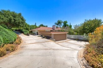 Building Photo - 630 Crest Dr