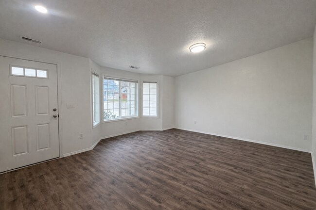 Building Photo - Freshly Updated 4-Bedroom Kennewick Rental – Available Now