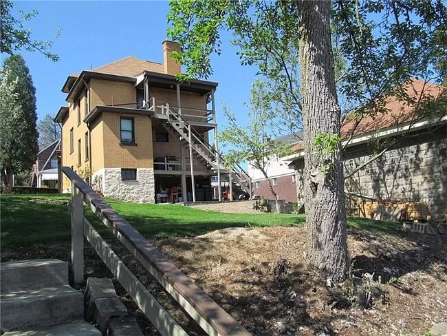 Foto del edificio - 729 Gallion Ave