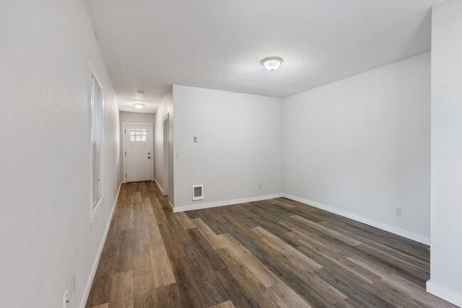 Building Photo - 1 BD available in the serene SW Hills