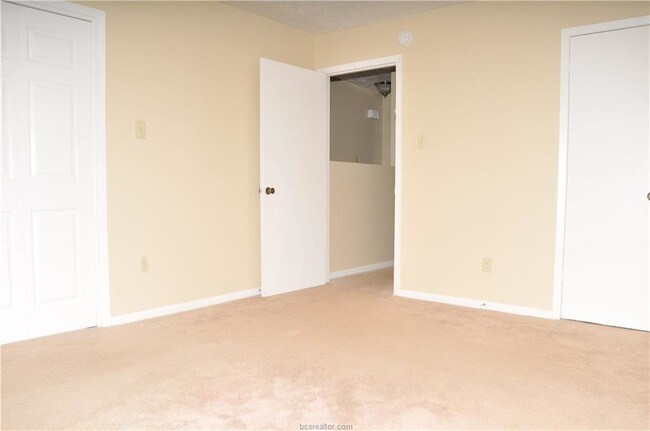 Building Photo - 806 San Pedro Dr