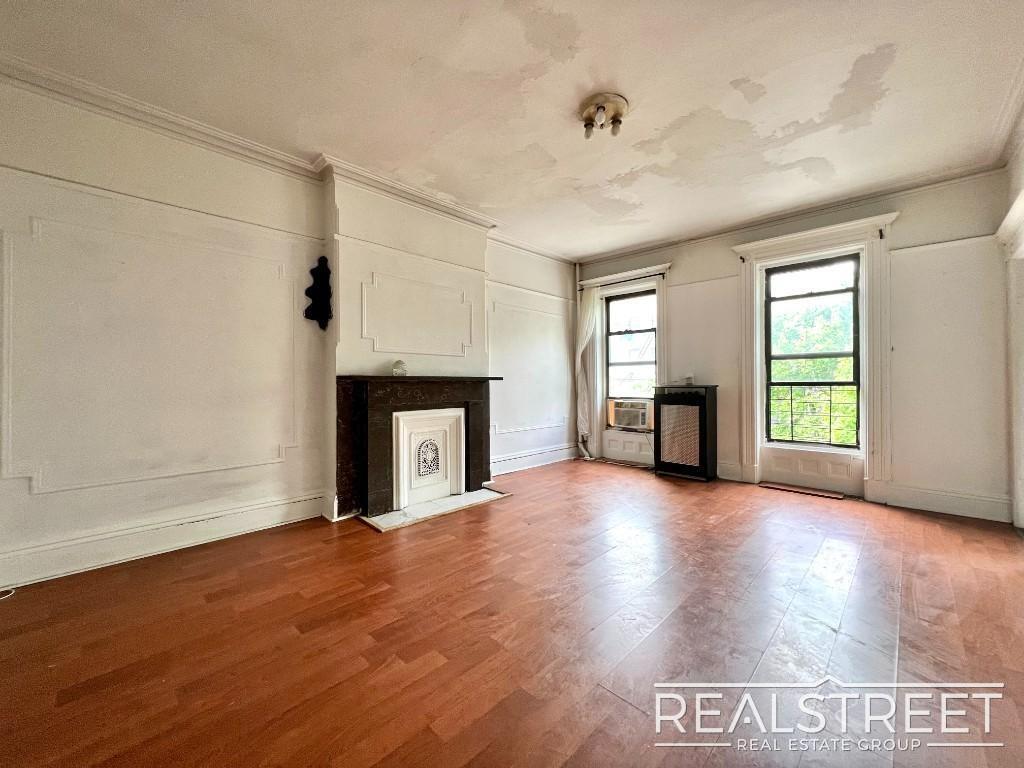 Foto principal - Charming 1 BED in Bed Stuy Brownstone!