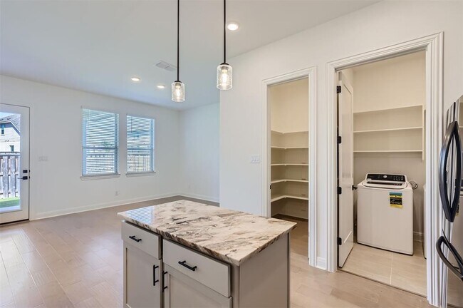 Building Photo - 1716 Garrett Oaks Ln