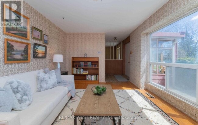 Building Photo - 32 Broadleaf Rd