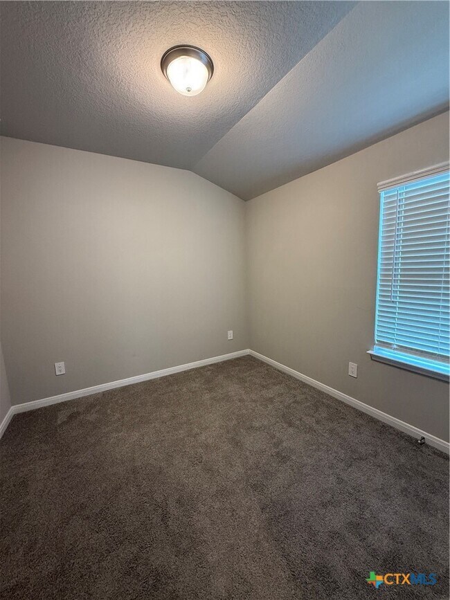 Building Photo - 3059 Pike Dr