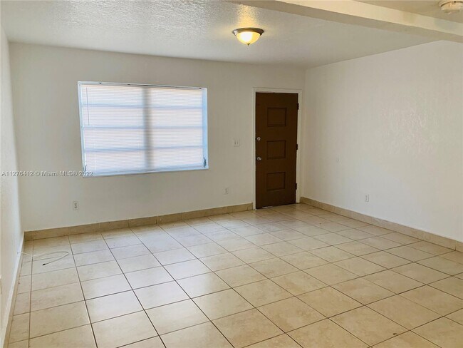 Foto del edificio - 2046 NE 162nd St