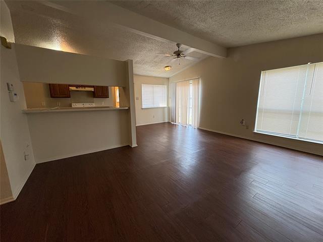 Building Photo - 1463 N Bluegrove Rd