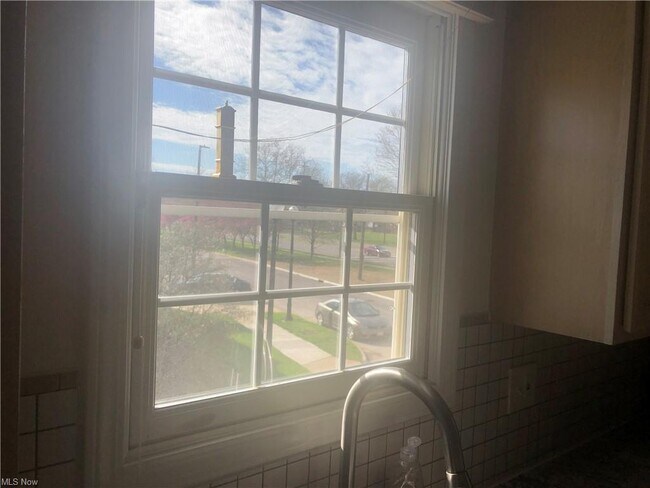 Foto del edificio - 8222 Chester Ave