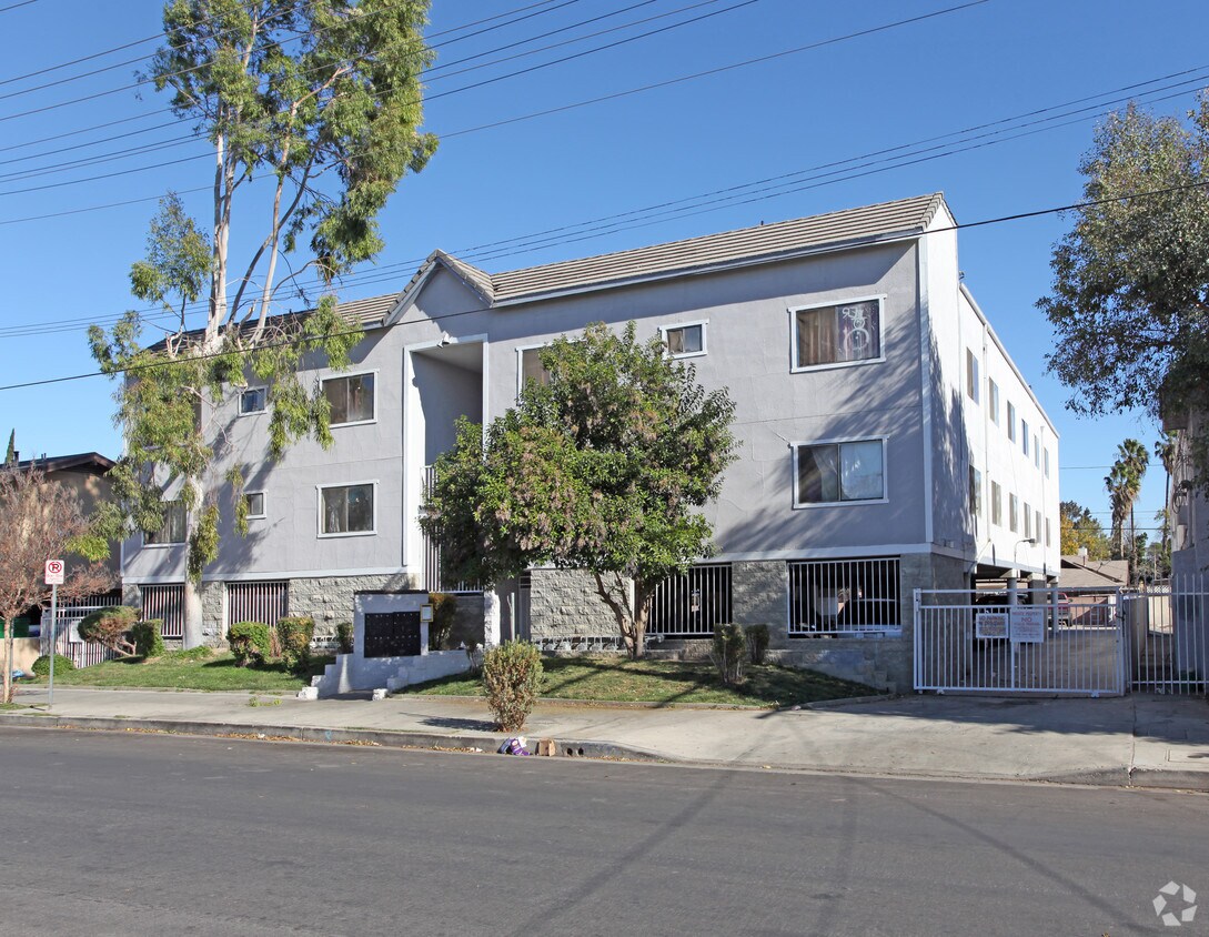 Foto principal - 7344 Eton Ave