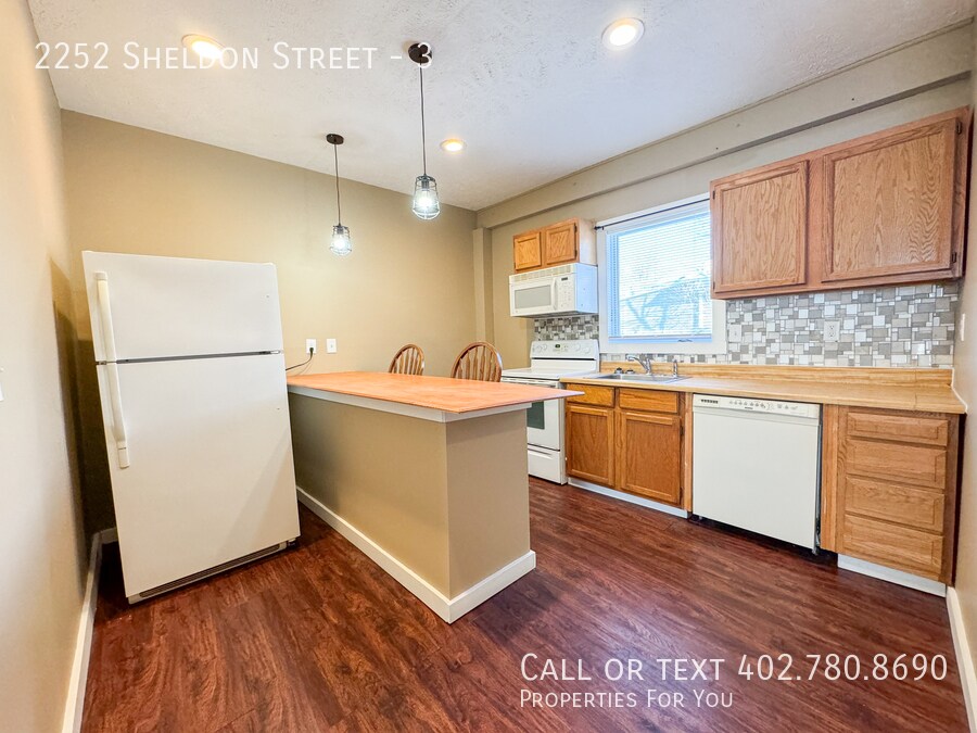 2 bedroom 1 bath apartment in a triplex Apartment for Rent in Lincoln