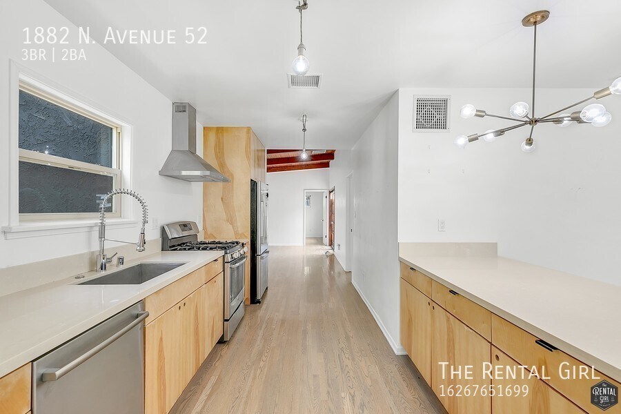 Primary Photo - Secluded 3 Bedroom Highland Park Residence...
